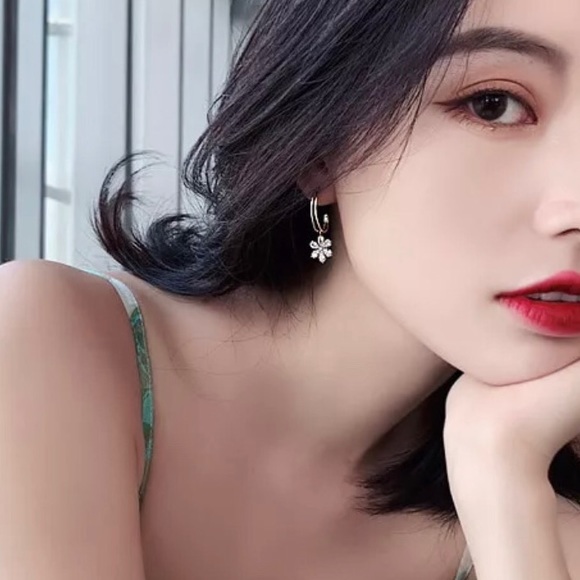 Crystal Flower Dangle Earrings - Picture 3 of 5